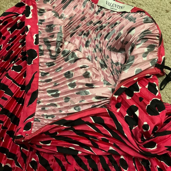 VALENTINO Long Pleated Silk Skirt - Picture 7 of 7